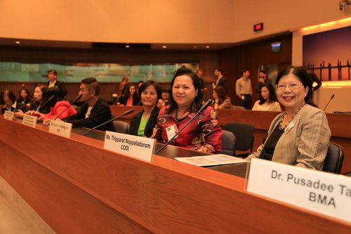 นางทิพยรัตน์ นพรดารมณ์ 